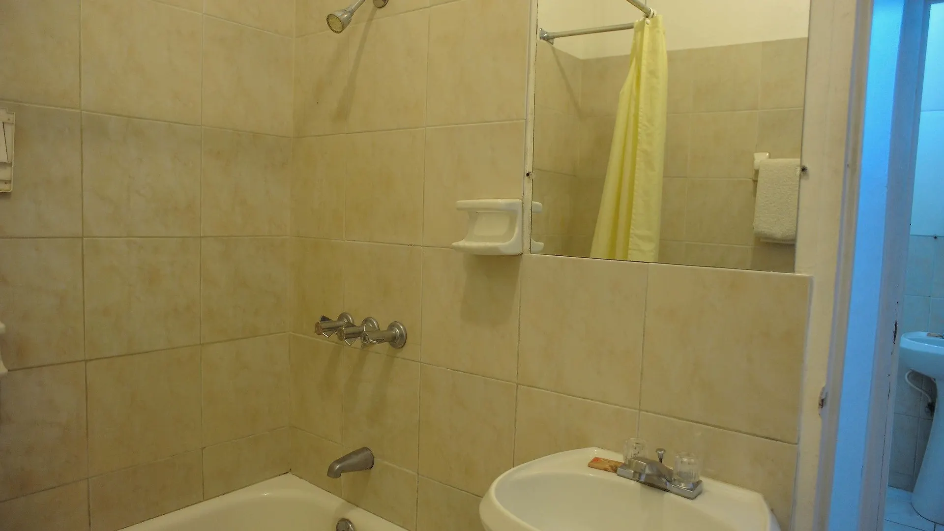 Glorianna Hotel 몬테고 베이 3*,