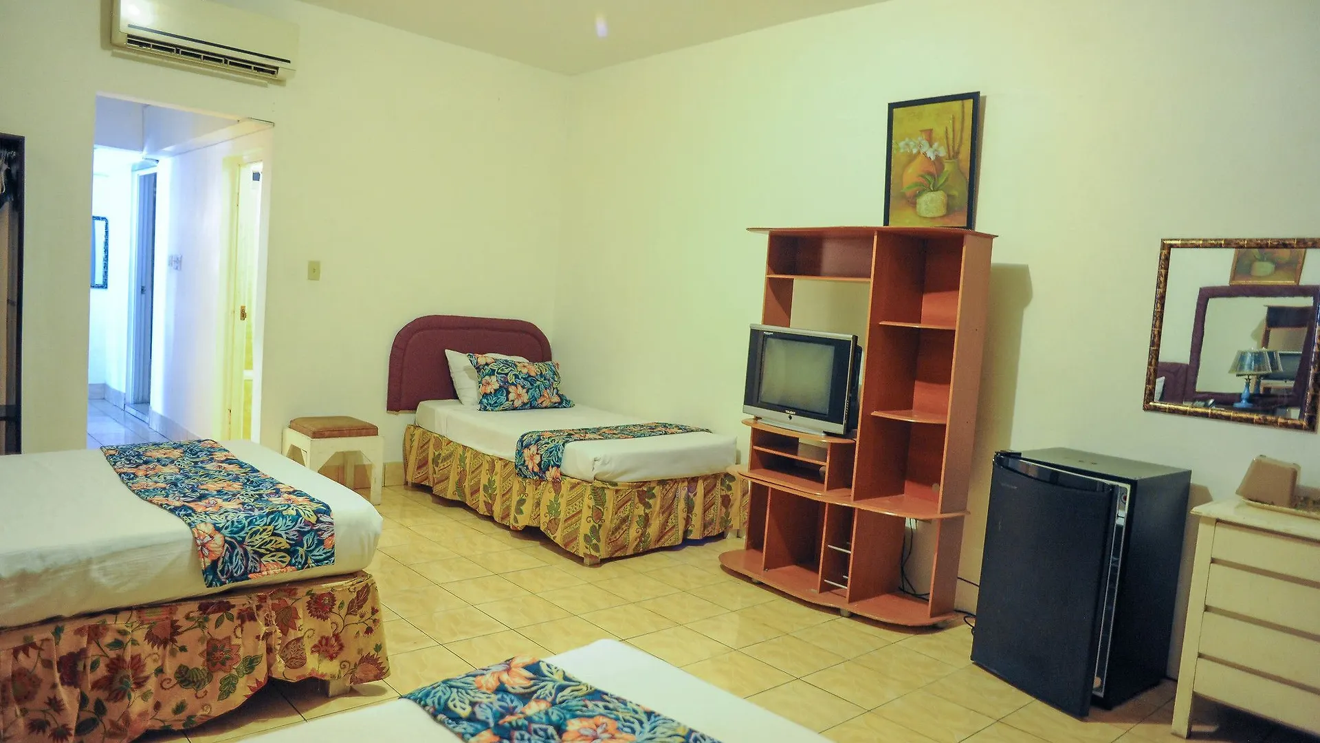 Glorianna Hotel مونتيغو باي