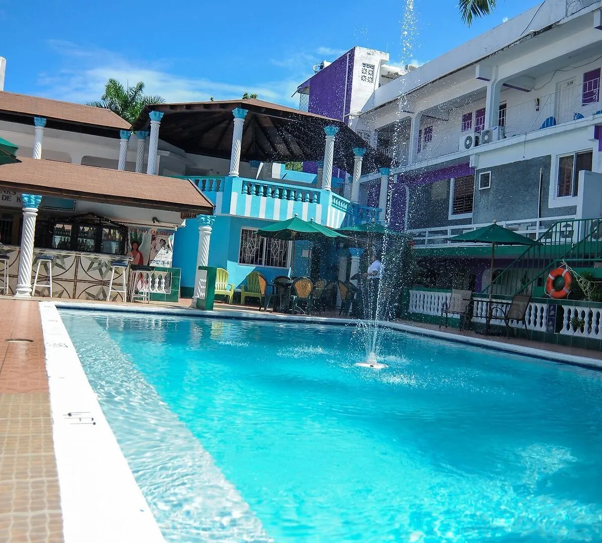 Glorianna Hotel مونتيغو باي