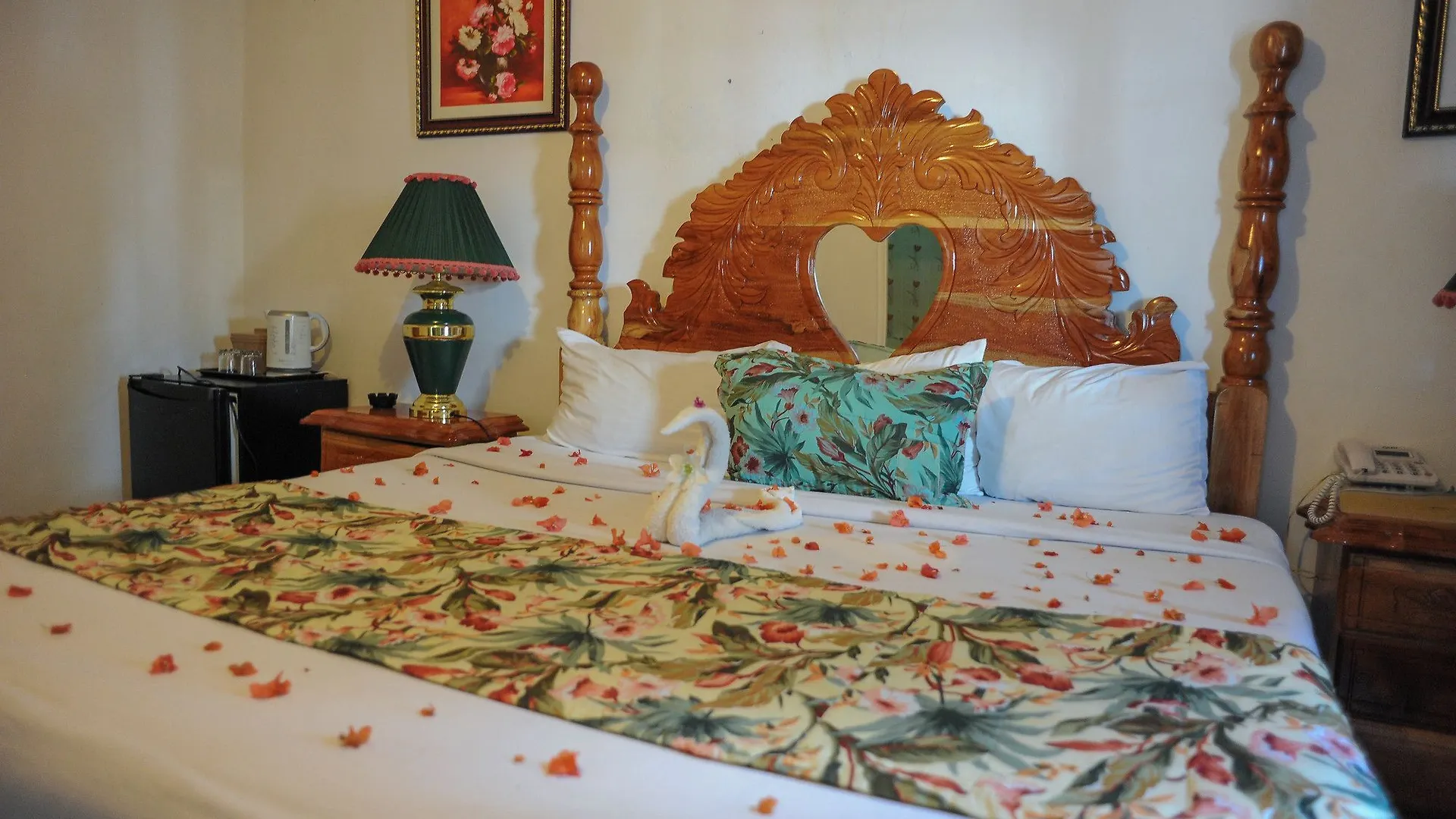 Glorianna Hotel مونتيغو باي