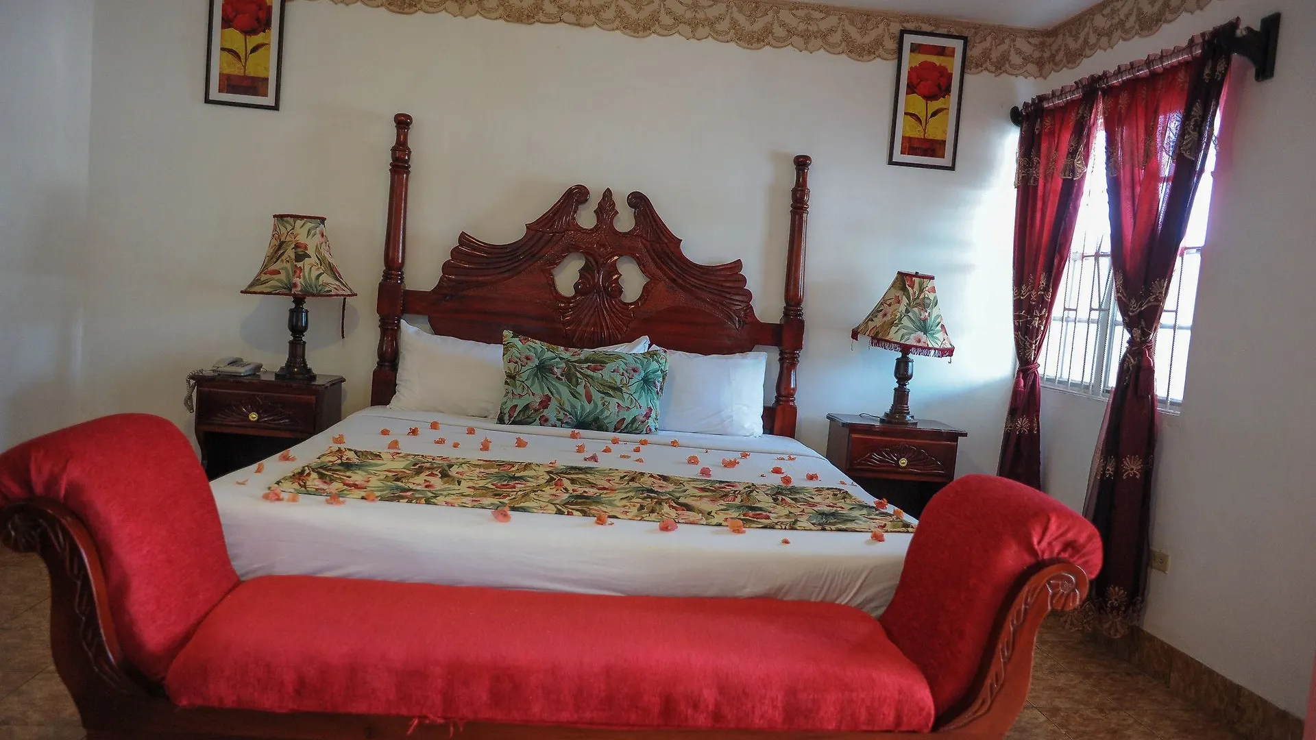 Glorianna Hotel مونتيغو باي 3*,